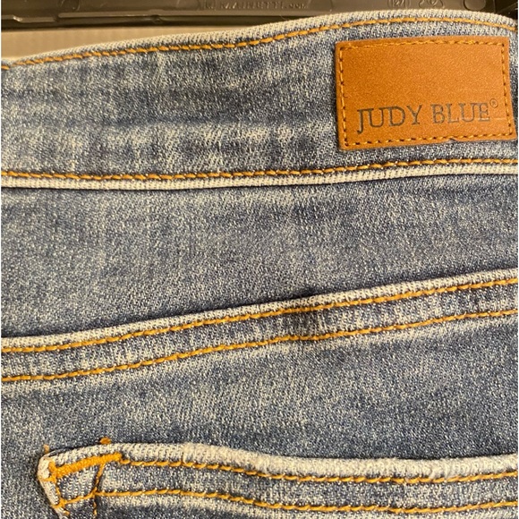 Judy Blue Distressed Jeans, Slim , Size 13/31 - Picture 5 of 9